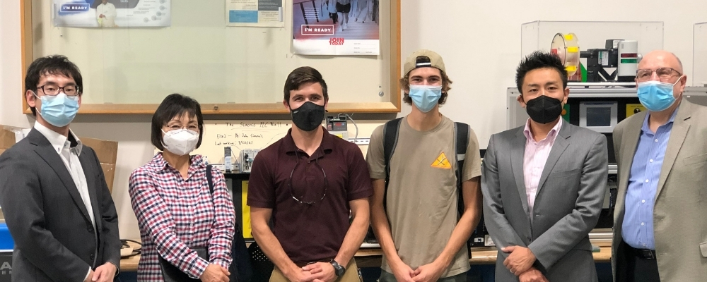 Visitors tour the Engineering Technician Lab